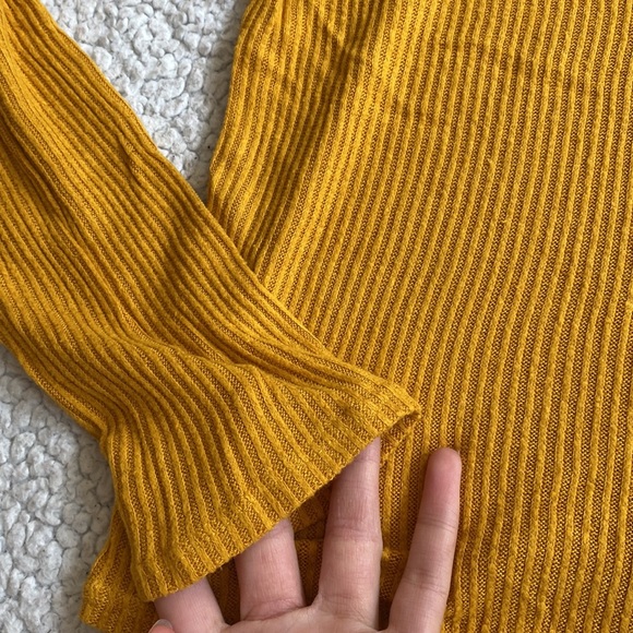 Soft yellow long sleeve top - Picture 2 of 3